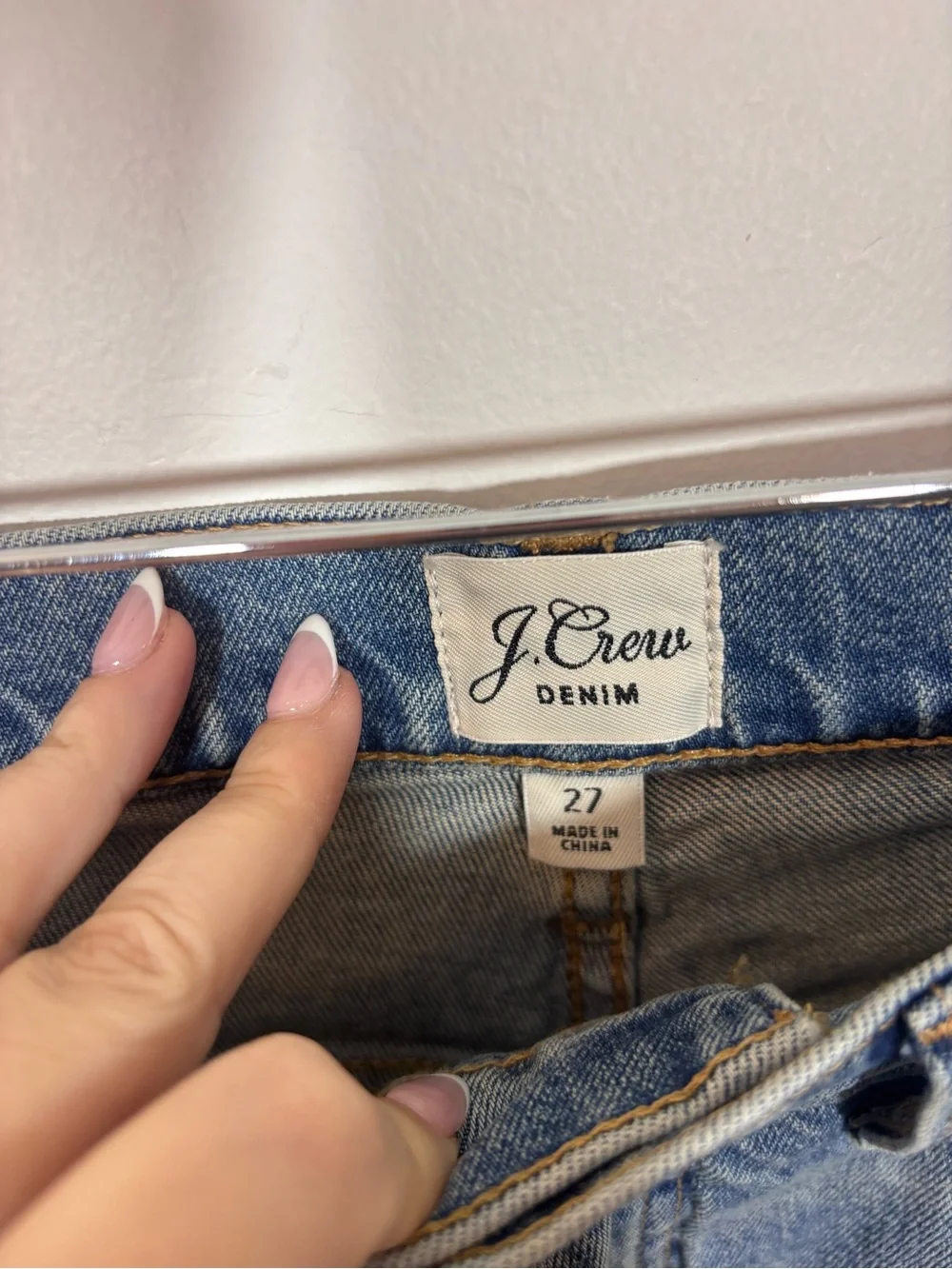 J. CREW Women’s Long Denim SHORTS in Norwalk Wash Raw Hem Size 27 Style AV252